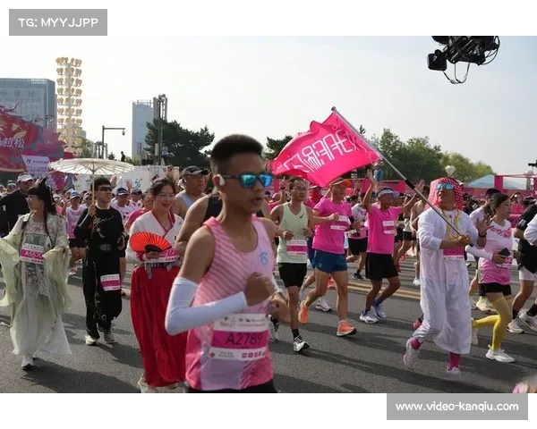 悦跑西安颁发最速战袍奖励百名精英激发跑者挑战激情与热情