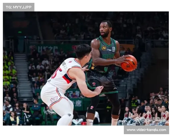 接触动作判罚引发热议裁判标准不一再度引起球迷双标质疑