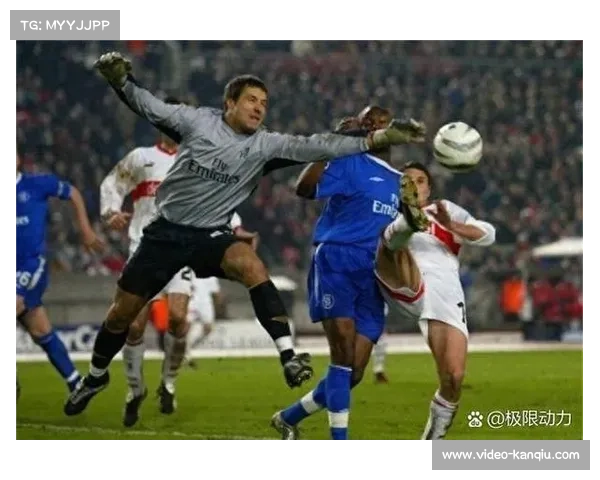 意甲俱乐部青训营开放日，数千年轻球迷参与互动